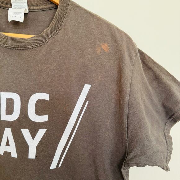 Gildan Ultra Cotton Bud Light Washington DC Fray Gray Taupe Tee Shirt Sz Medium - Picture 2 of 6